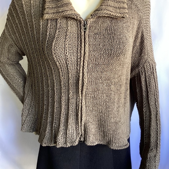 Sarah Pacini Taupe Cropped Cardigan with Collar and Front Zip - Picture 2 of 5